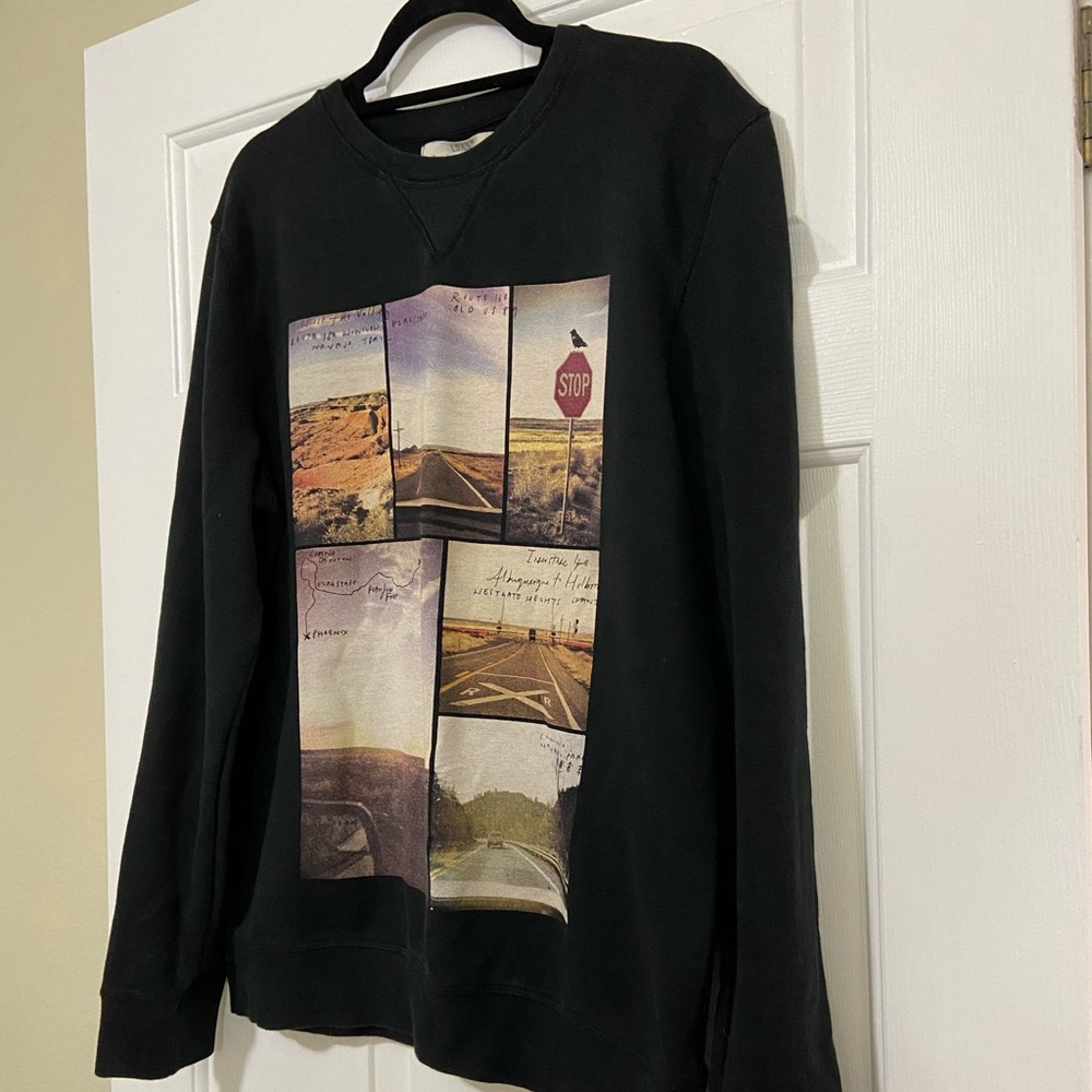 NWOT graphic top - Picture 3 of 4